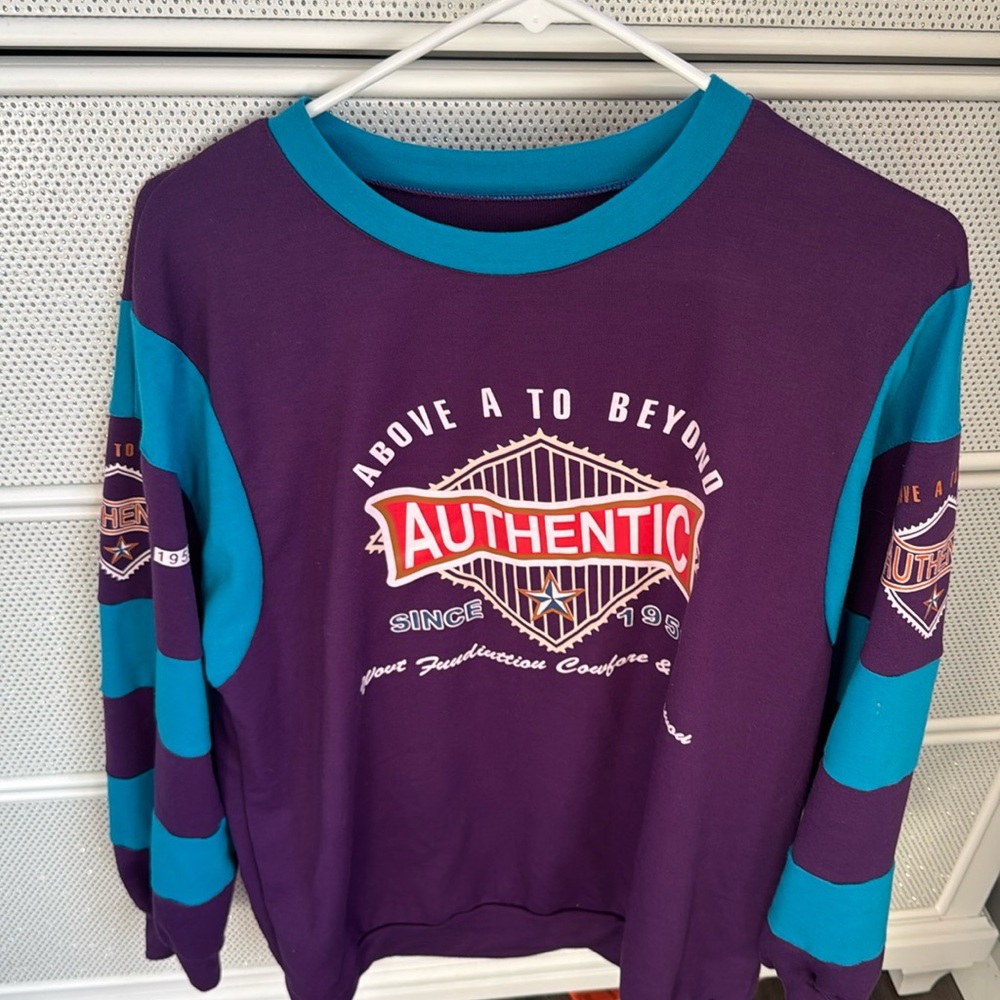 Sweatshirt